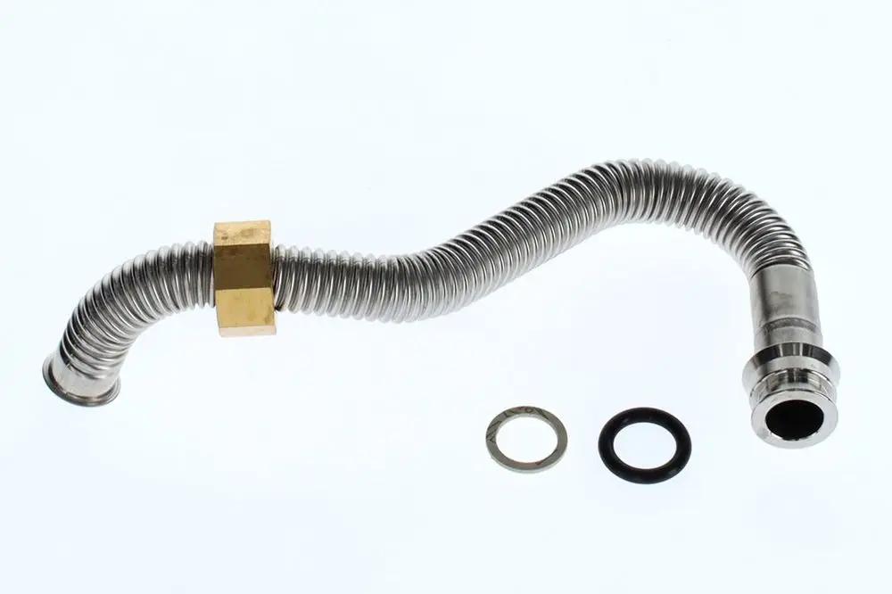 Edelstahlrohr mit einer gebogenen Form, versehen mit einem goldfarbenen Verbinder und zwei Dichtungen. Teil eines Bosch-Produkts für Anwendungen in der Maschinen- oder Automobiltechnik.